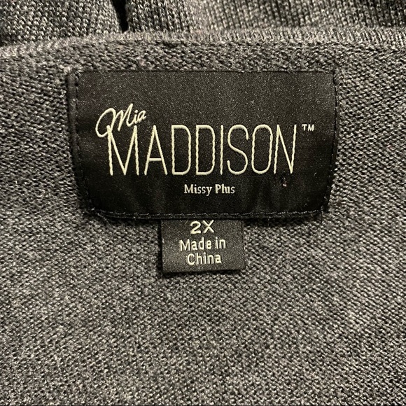 Mia Maddison Asymmetrical Hem Pullover Sweater - Picture 4 of 5